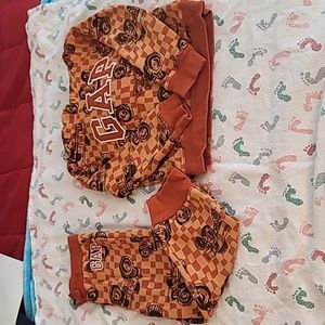 size 5t GAP sweatsuit.